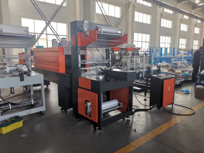22000BPH 1 Liter Carbonated Drink Filling Machine Balance Pressure Filling