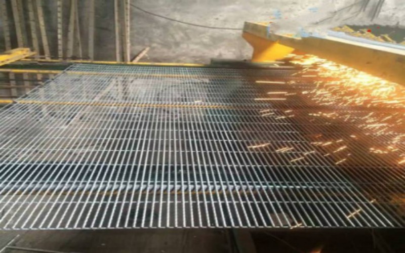 8# 358 Anti Climb Wire Mesh 13x75mm Hole Galvanised Weld Mesh Sheet Rust Resistance