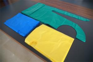 Quality Blue Red Yellow Gree PE Apron Flat Packed , Disposable Medical Aprons Waterproof wholesale
