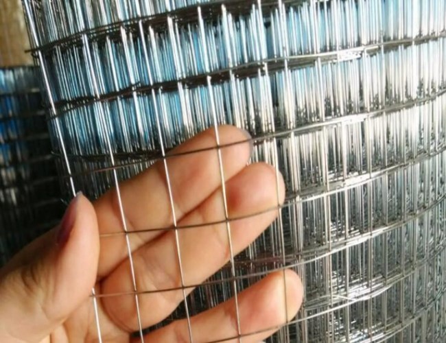 Silver Galvanized Steel Welded Mesh Rolls For Construction Work Abrasion Resistance