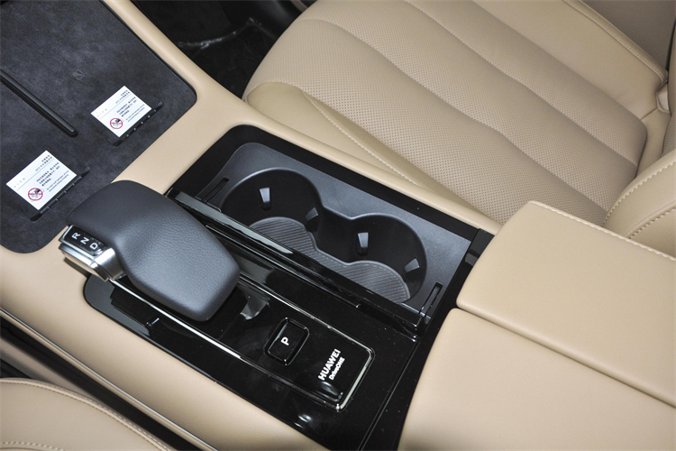 HUA-WEI AITO M7 M5 Second Hand Electric Hybrid Energy Vehicles with 195KM Pure Electric Range and 7.8s Acceleration Time