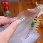 Disposable Clear Polythene PE Gloves / Plastic Food Safe Cleaning Glove For