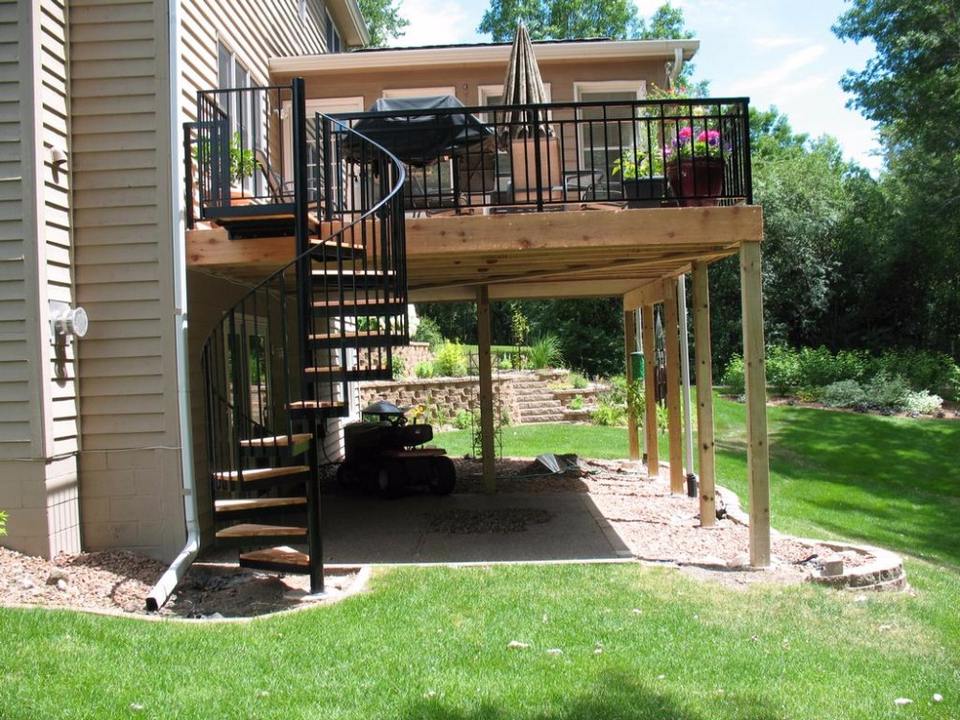 Used Metal External Outdoor Spiral Staircases Solid Wood / Laminated Tempered Glass