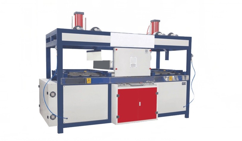 Auto Type Vacuum Forming Machine for Forming Luggage