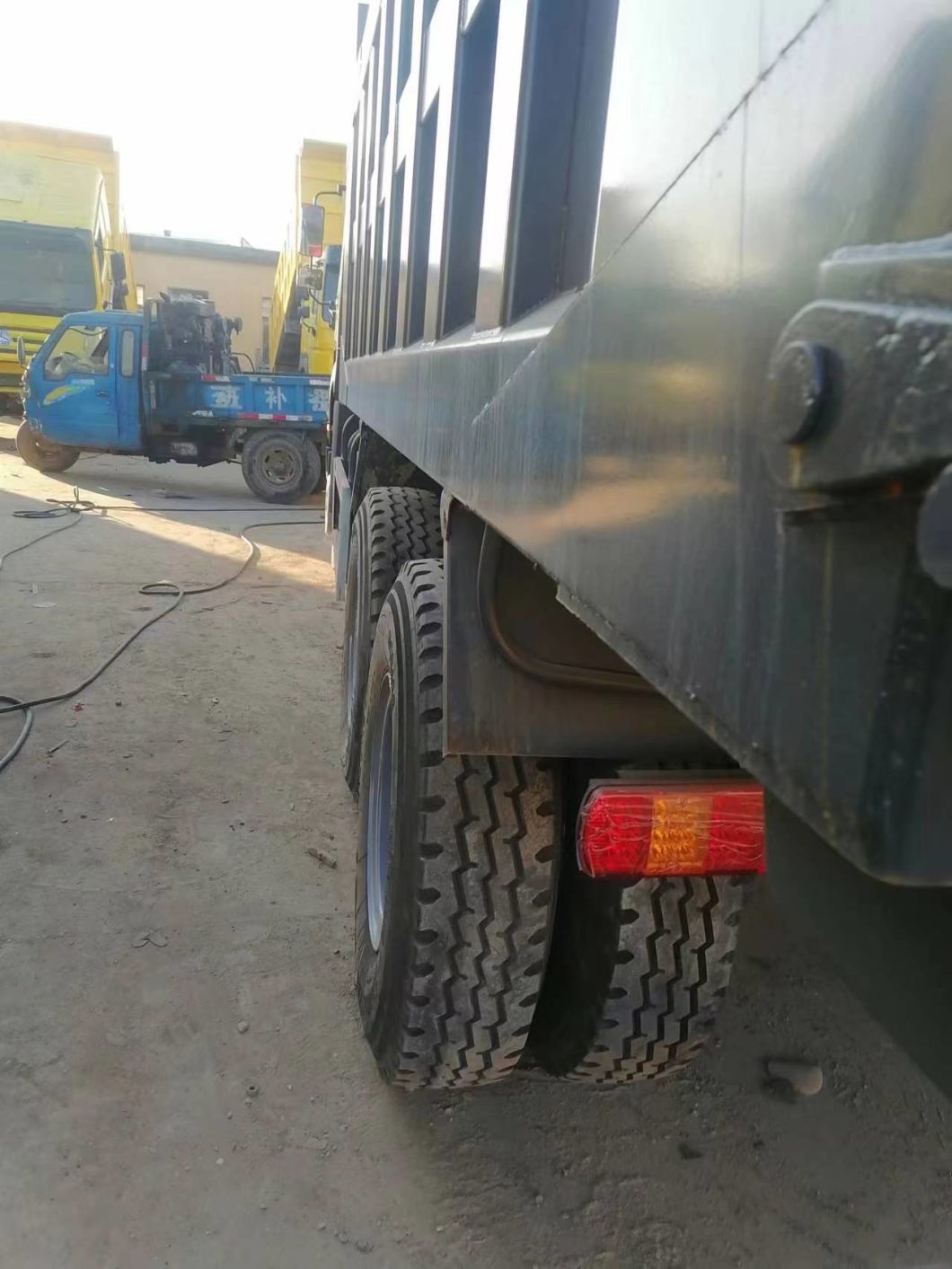 HOWO 6*4 Dump Truck Secondhand 10tires Gray Color Sinotruk