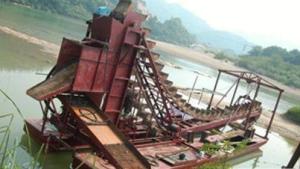 Quality Machinery Gold Dredging Equipment , Gold Mining Dredge Low Maintenance wholesale