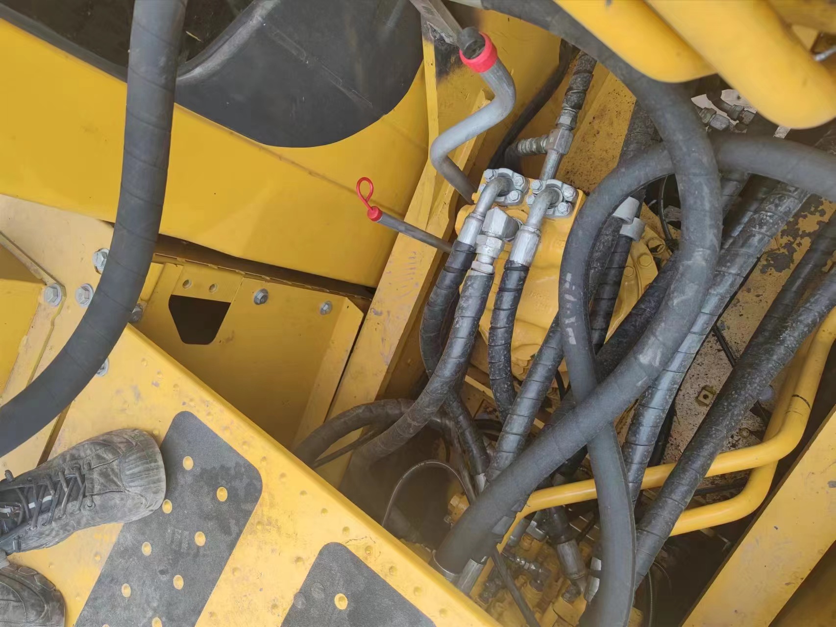 used crawler excavator used komatsu pc200/good condition with high power second hand excavator komatsu pc200 for sale