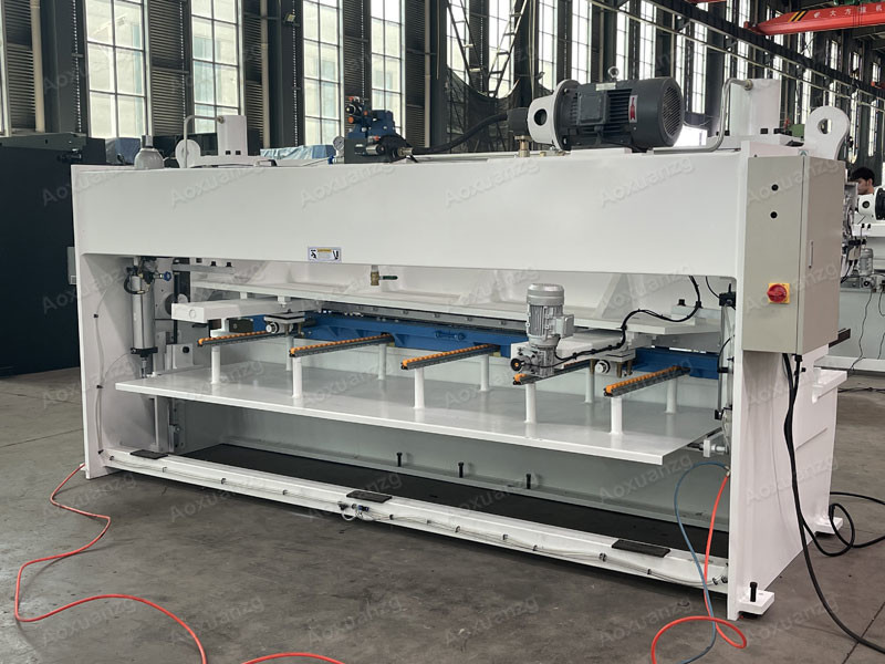 3200mm Guillotine Cutter 6mm Hydraulic Guillotine Shearing Machine With Pneumatic Support Rack