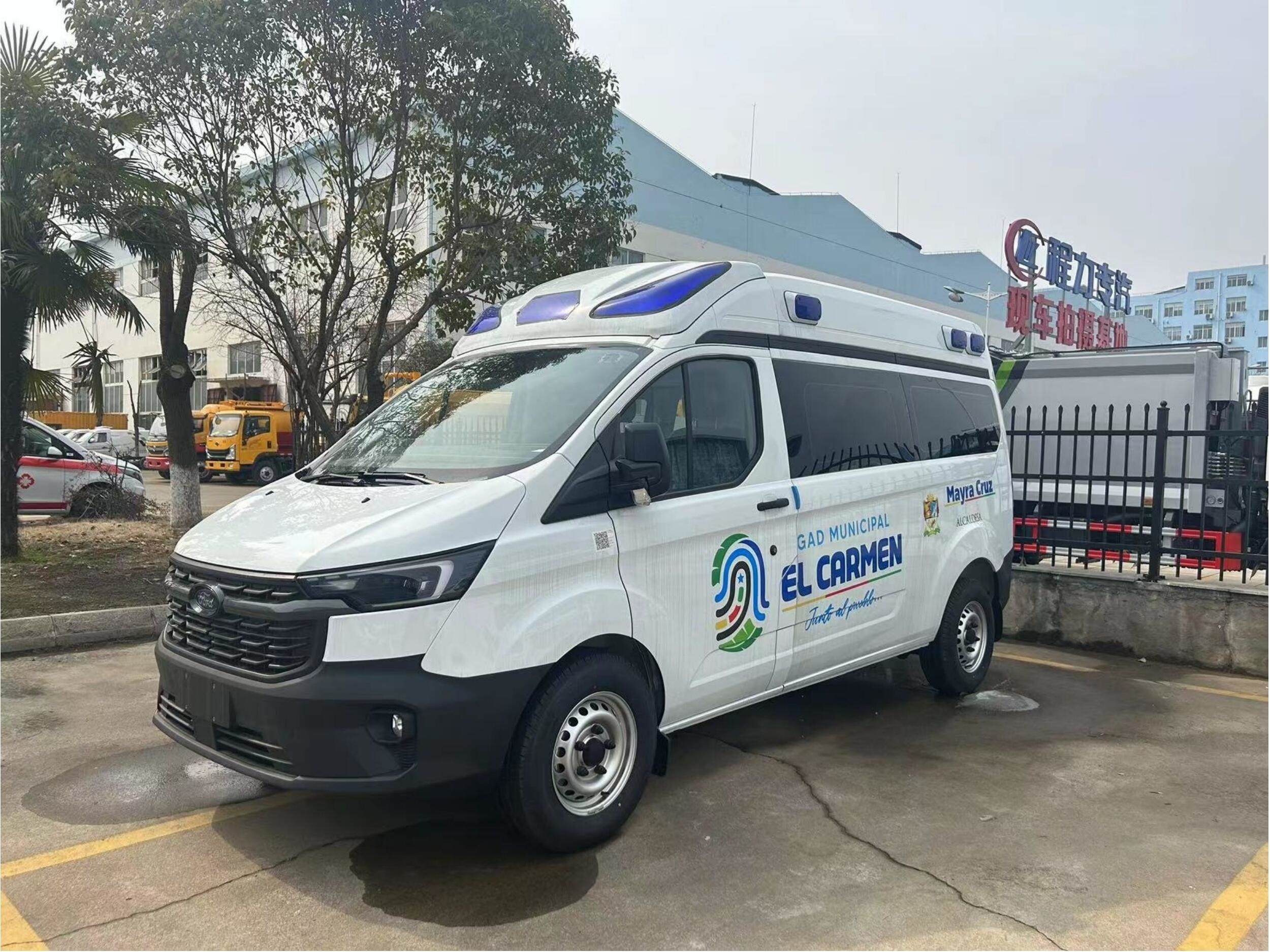Euro 6 Emergency Ambulance Car 5820x1974x2690mm With 2500kg Curb Weight