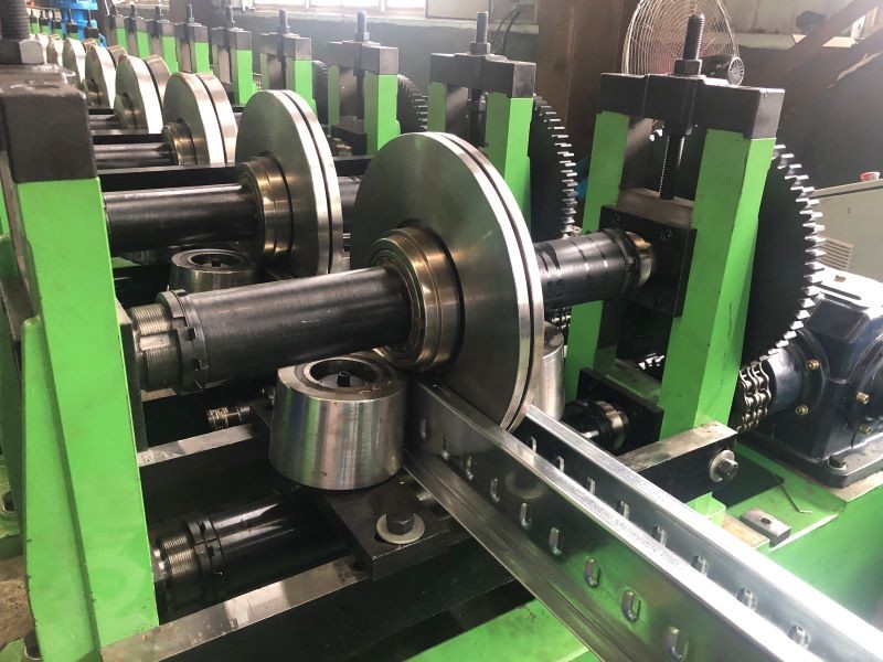 1.5mm Galvanized Roll Forming Line With Servo Following Cutting