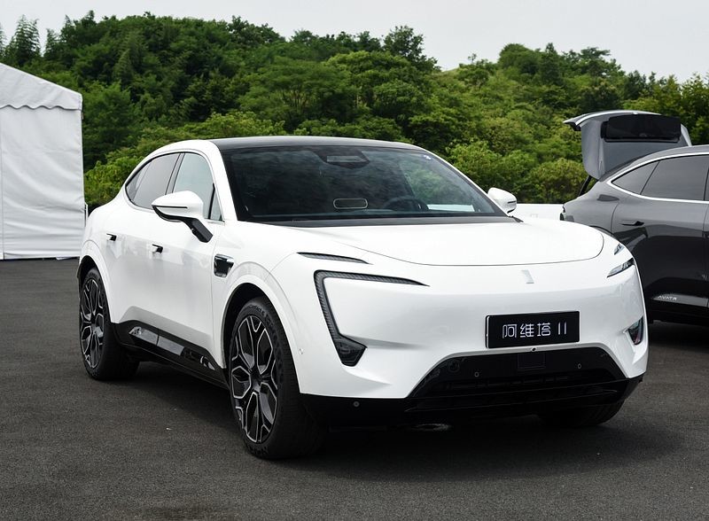 4 Doors 5 Seater Large Electric Cars Avita 11 555km Range 200km/h Max speed