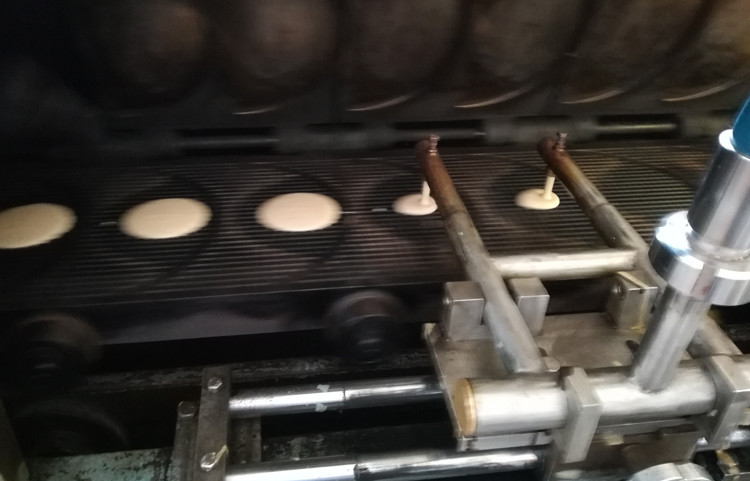 High Speed Egg Milk Flavor Automatic Sugar Cone Machine 3800 Cones/Hour