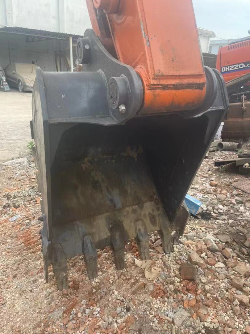 Used Japanese Hitachi Ex200 EX130 EX60 EX70 Crawler Excavator machinary construction second hand good condition for sale