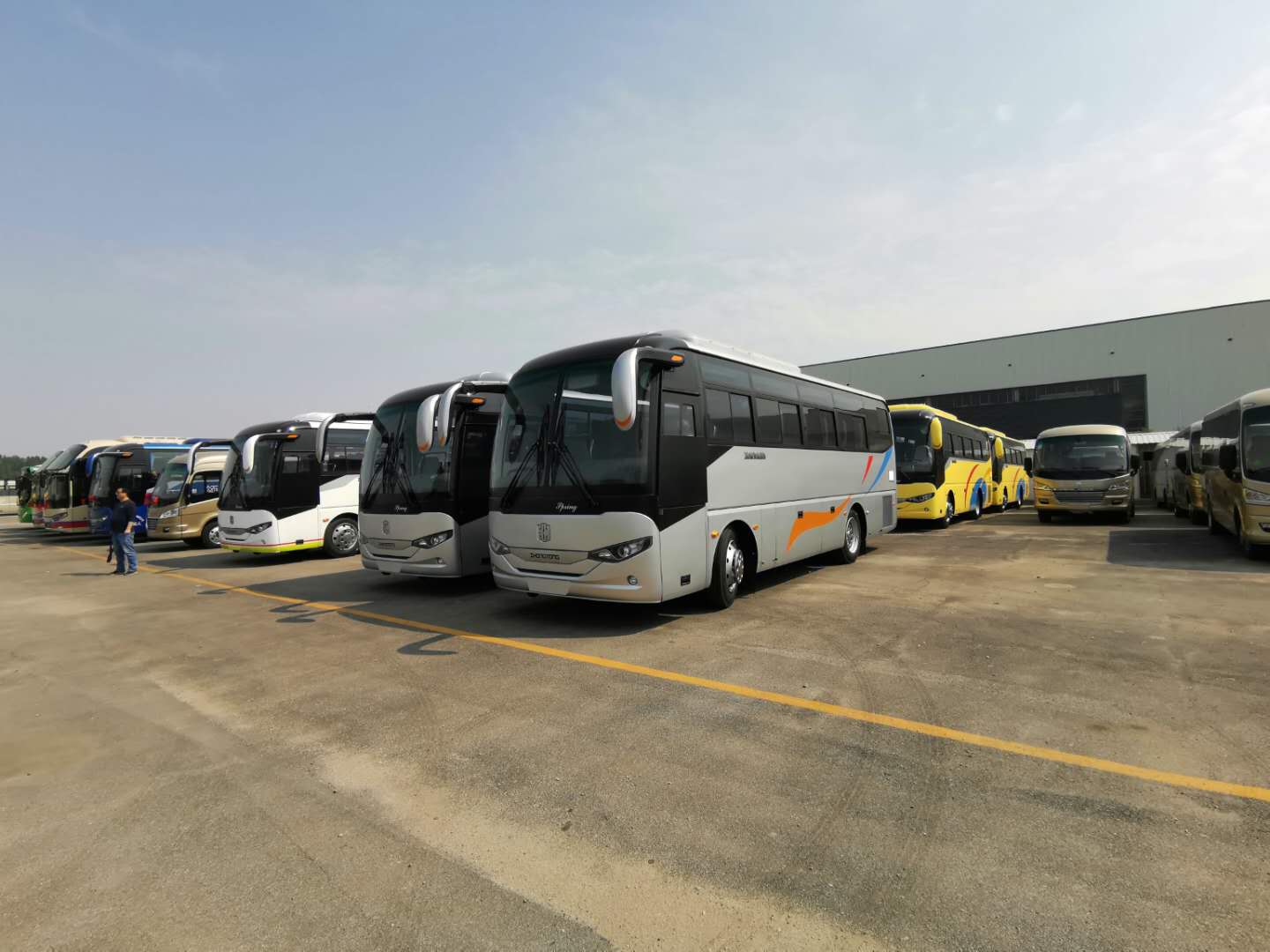16-30 Seats Luxury Diesel Coach Bus Good Condition Used Bus with 4-6L Engine Capacity