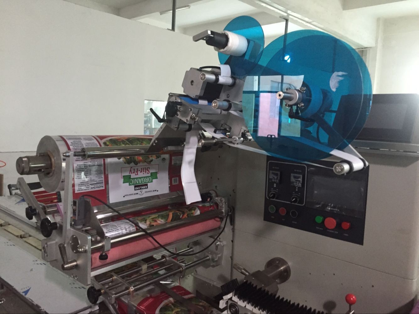 Automatic Vertical Case Packer Machine For Bottle Or Canned Beer Juice Case Filling Machine