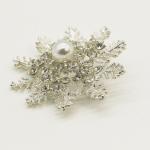 Silver Snowflake Fashion Brooch Pin Inlaid Pearl Crystal Diamond 4.5cm Size