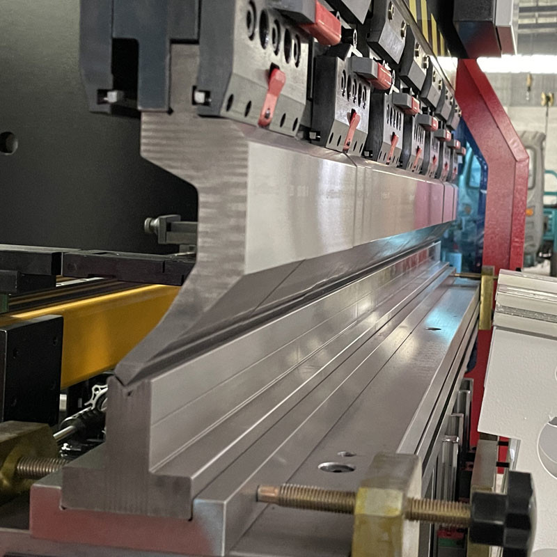 DA53T CNC Press Brakes Hydraulic Folding Y1 , Y2 ,X, R , With Servo Main Motor