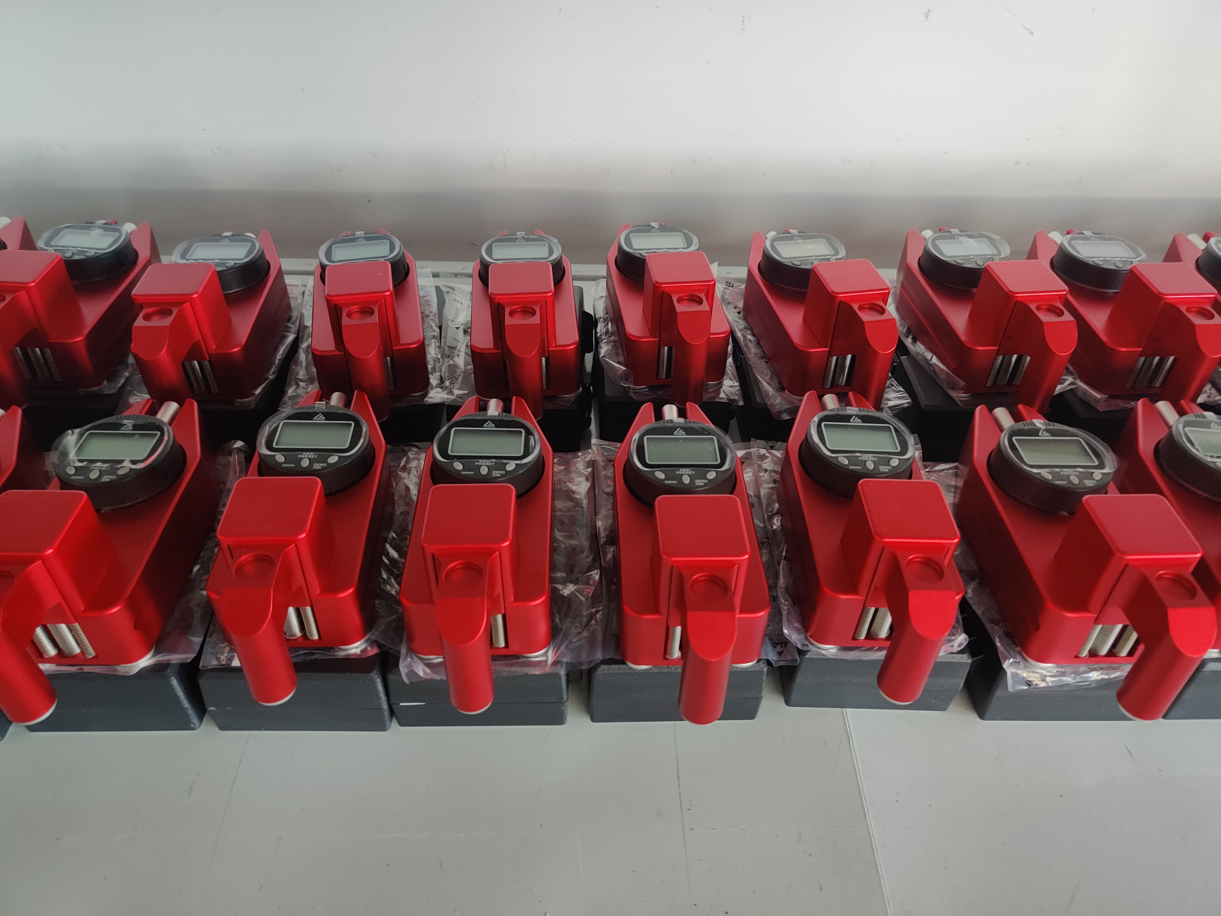 Red Thickness Measuring Instrument 20 X 7 X 8cm