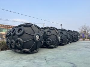 Quality Energy Absorption 300-5000KJ Pneumatic Rubber Fender Good Abrasion Resistance Marine Parts wholesale