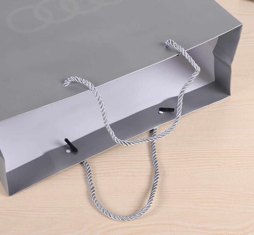 Recyclable Kraft Paper Tote Bag Hot Foil / UV / Varnish Christmas Gift Wrap Bags