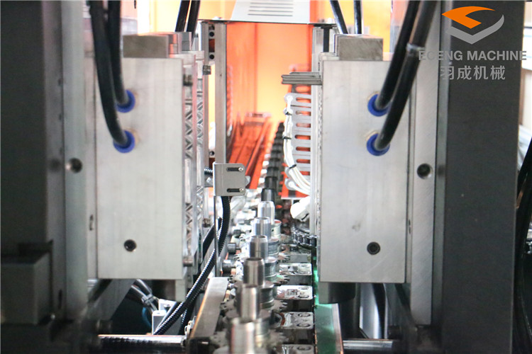 2 Cavity Automatic PET Blowing Machine Stretch To Make 2L Plastic Bottle