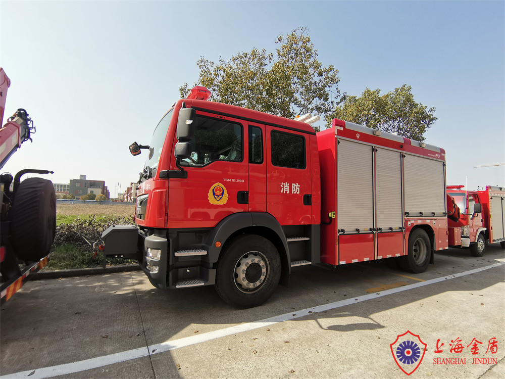 4x2 Drive Six Seats Emergency Rescue Engine With Imported Crane And Winch