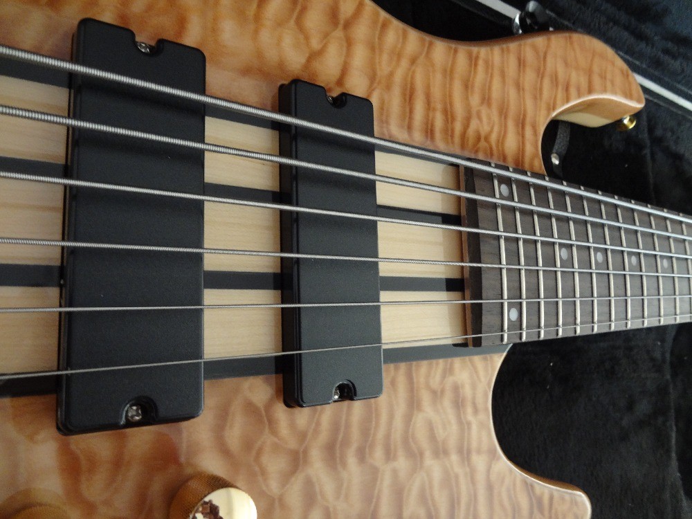 6 string bass guitar Smith custom bass Golden hardwares Wilkinson brodges original Active pickup 5 ply neck bolt on