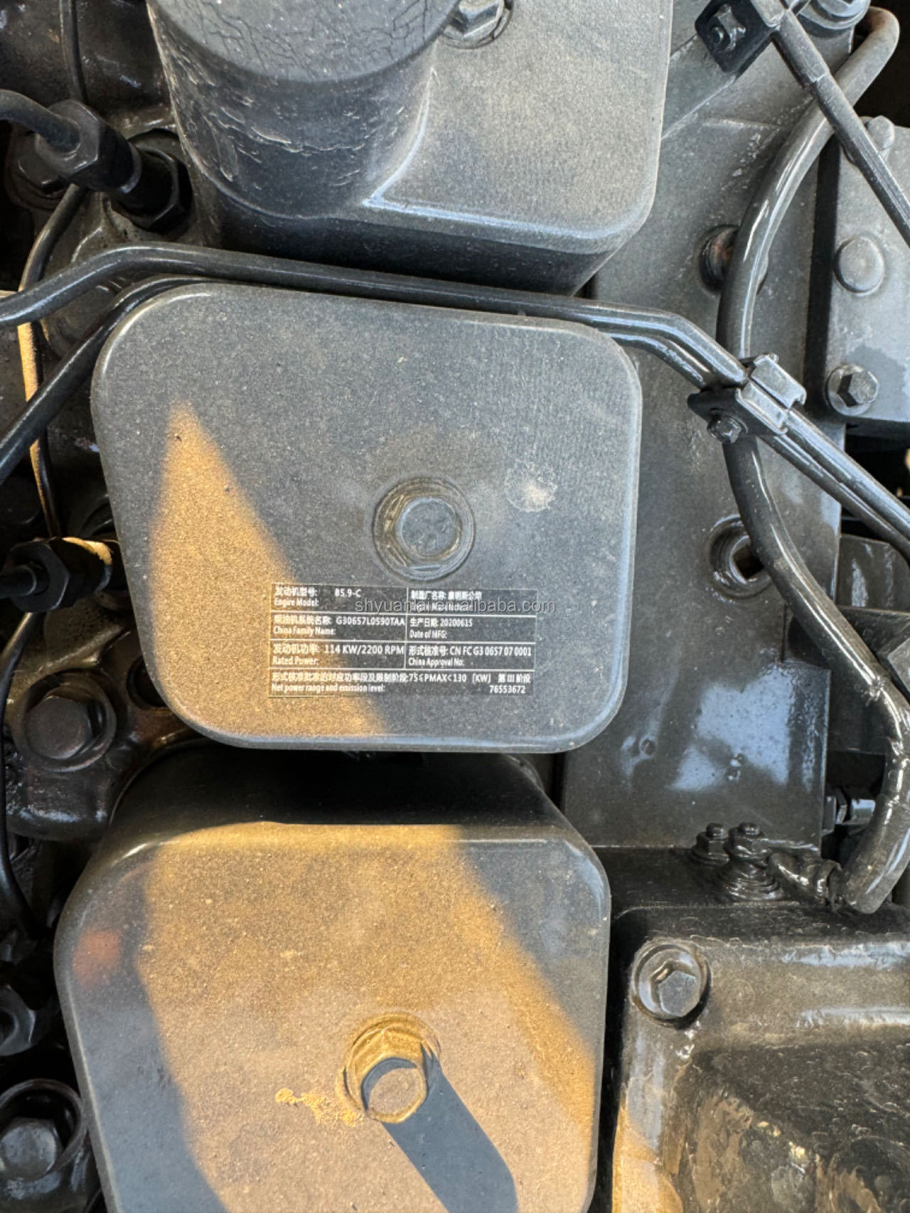 Selling 90% of new and second-hand Hyundai 220 excavators, old excavators, and old hook machines at a low price