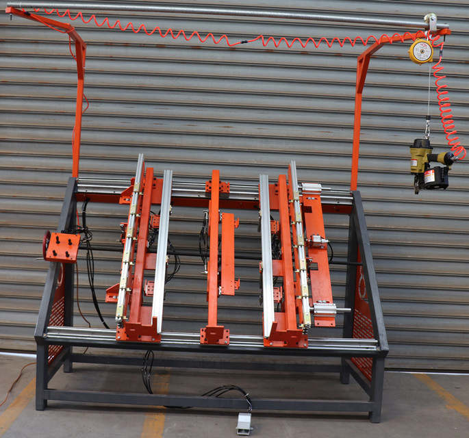 Hot Selling Automatic Wood Pallet Making Machine Europe Stringer Pallet Nailing Machine For Farms At Competitive Price