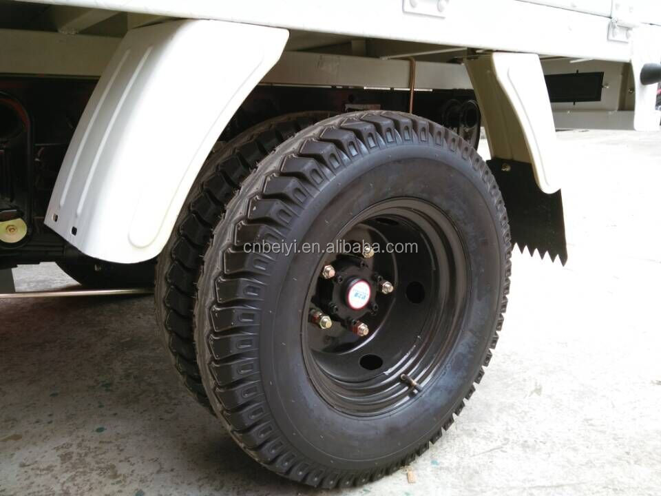 Motorized Driving Type 5 Wheel Tricycle with Cabin 200cc Water Cooling Heavy Carrying