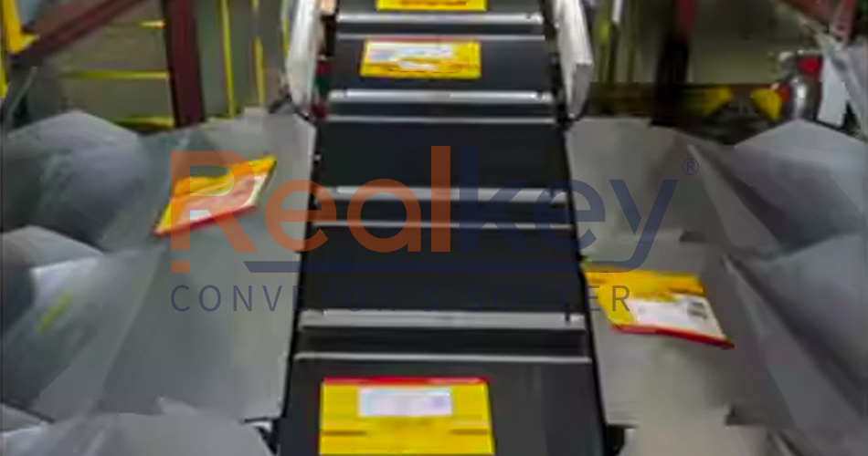 High Speed Cross Belt Sorting Line Conveyor Sorting System For Distribution Warehouse