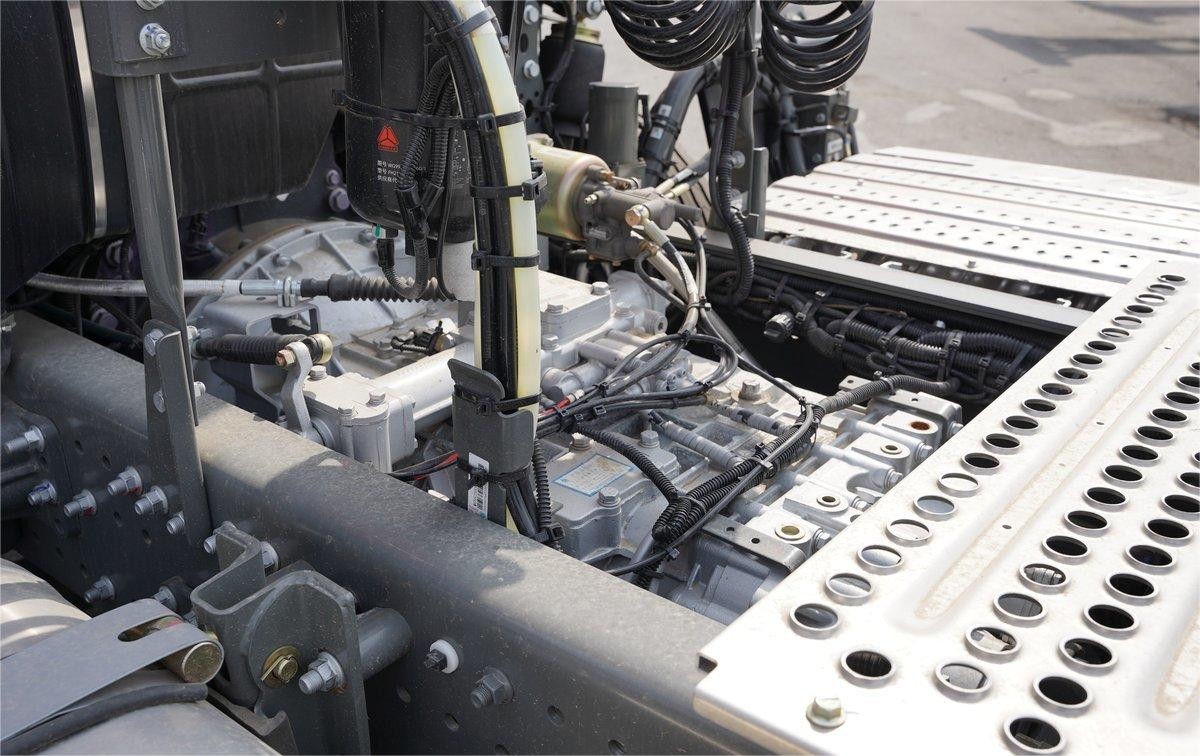 Left Steering HOWO 8x4 Dump Truck 15T-20T With 10 Forward Shift Number
