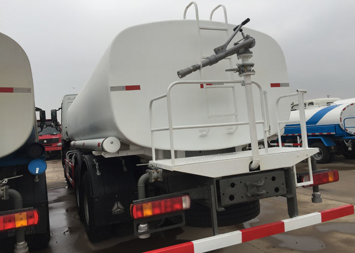 Green Water Carrying Water Tanker Truck LHD 6X4 15 - 25CBM Drinking Water Truck