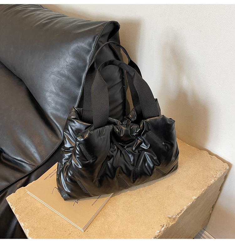 2023 Autumn and Winter Down Cloth Bag Large-Capacity Handbag for Women in Foreign Trade