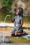Littele Girl Water Fountain Spitters With Pump