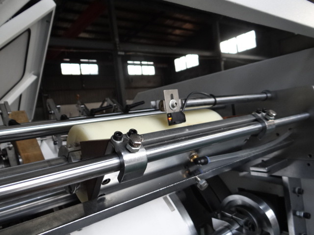 Twisted Handle Kraft Paper Bag Making Machine with Pneumatic or Hydraulic Lifting Structure#20-80 Pcs/Min Paper Bag Make