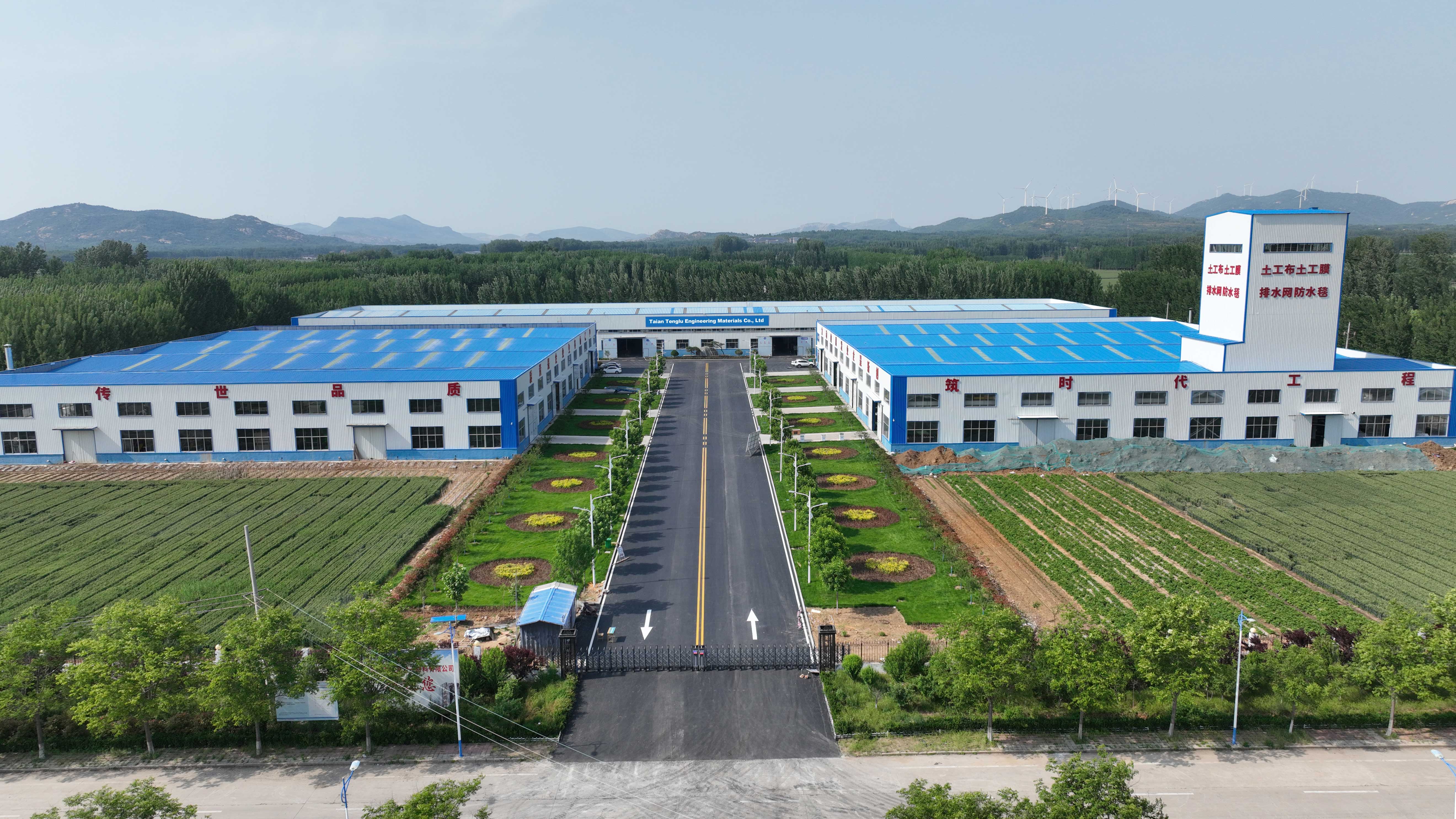 High Surface Hardness HDPE Black Fish Pond Liner Plastic Geomembrane for Fish Farming
