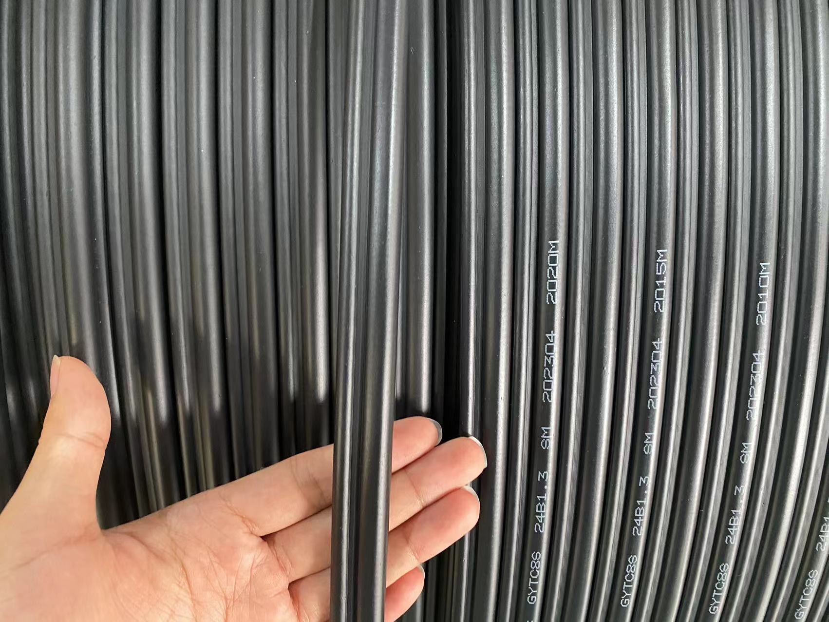 4 Core 6 Core 12 Core Fiber Optical Cable With Steel Wire Mini Figure 8 Cable Gyxtc8y Gyxtc8a