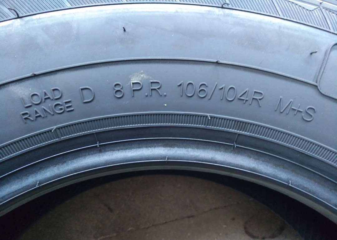 205/70R15LT Size Light Truck Tires Semi Steel Radial Tire Compact Structure