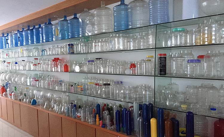 Semi Automatic Pet Bottle Blow Molding Machine 5000 ml Bottle Volume with Design