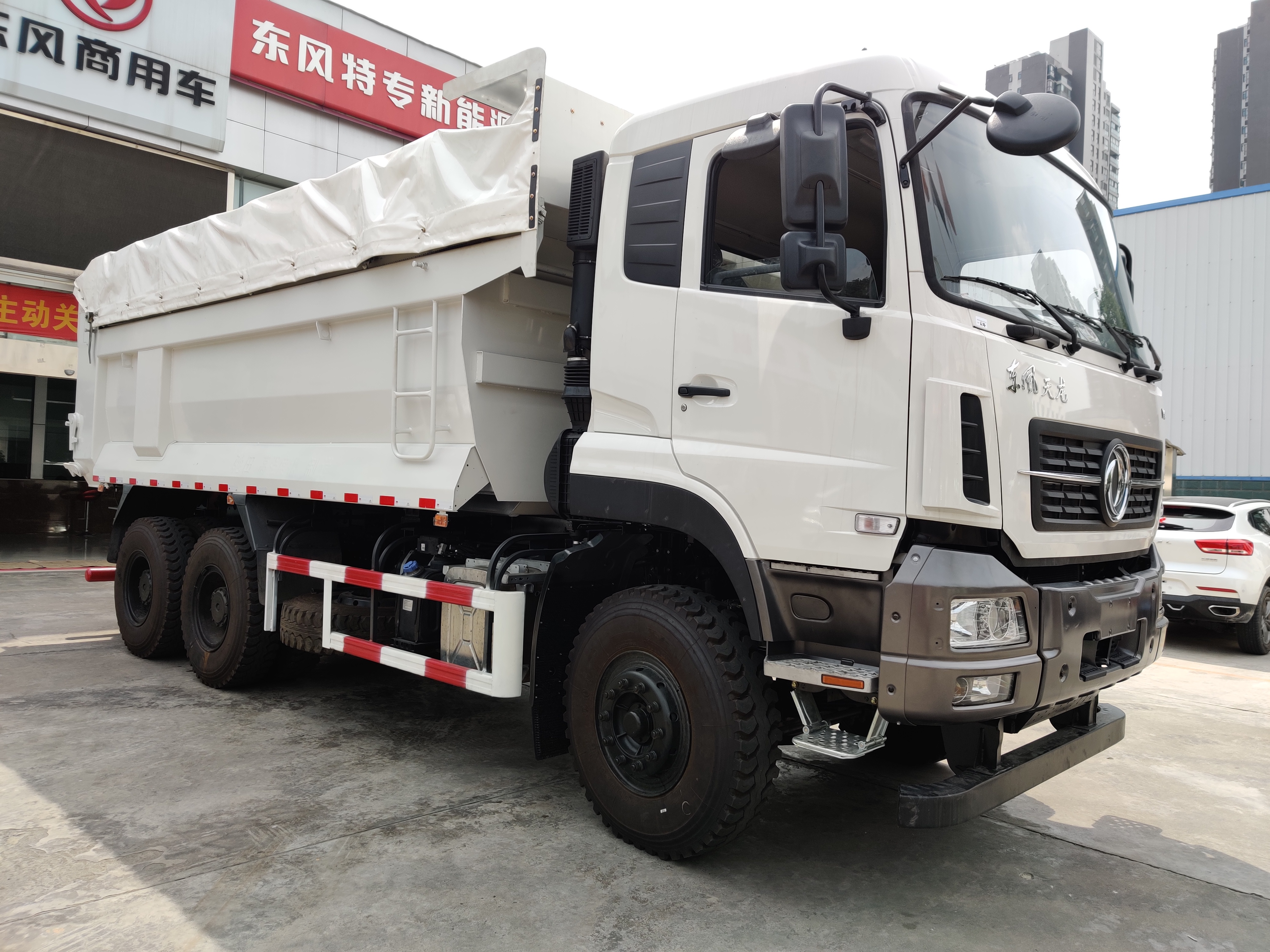 6x4 Left Hand Driving 371hp Forward Shift Tipper Truck 10 wheel 15-20T Dump Truck