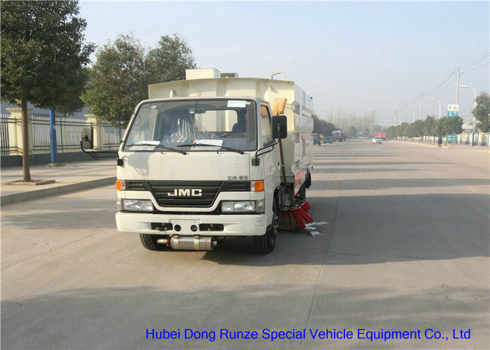 JMC Truck Mounted Road Sweeping Machine With 4 Brushes 5.5 Cbm Trash 1,5 Cbm Water
