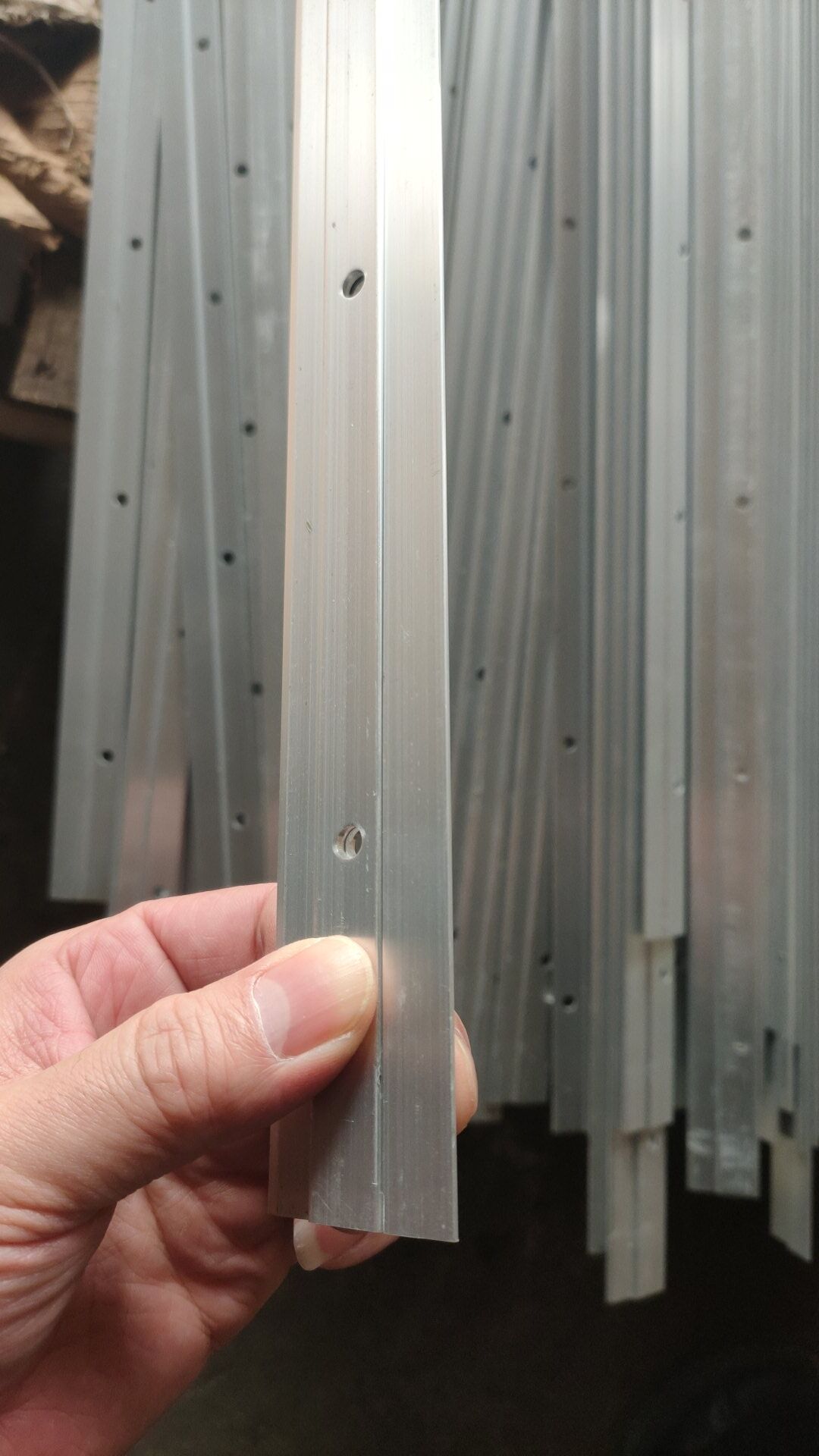 2-Hole Stamping Process Aluminum Z Bar Clips for Hanging Mirror Photo Shelf and Cabinet