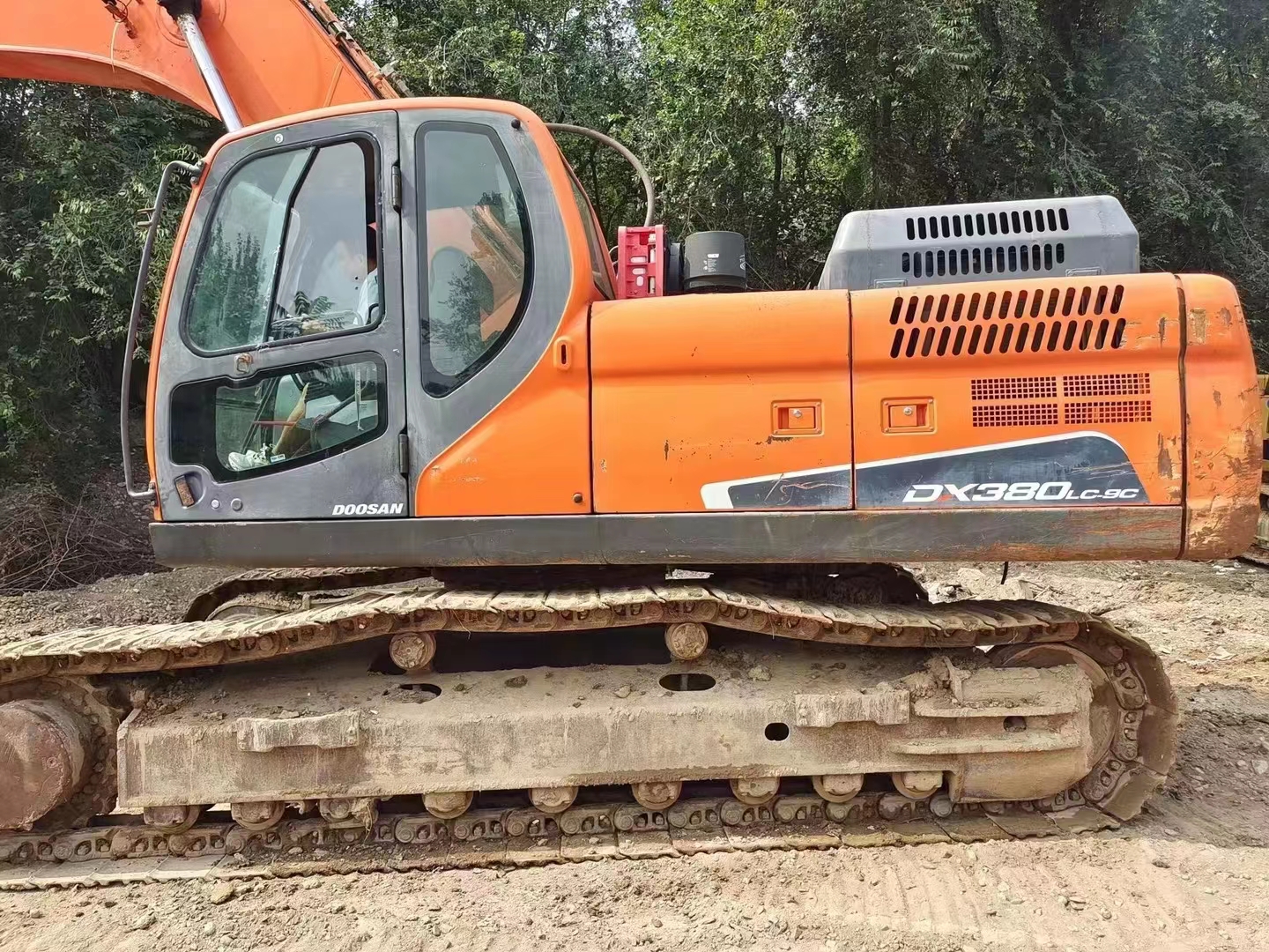 38 Ton Used Doosan 380 Excavator with 1.95m3 Bucket Capacity in Excellent Condition