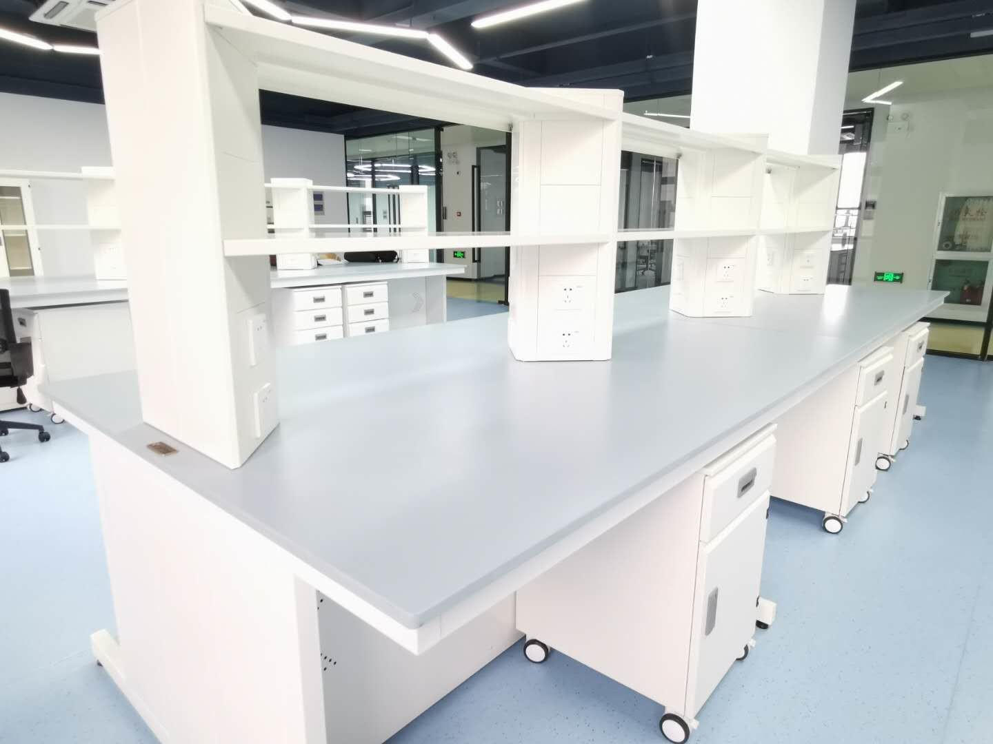 Matte Surfaces And Marine Edge Epoxy Resin Lab Countertops For Laboratory
