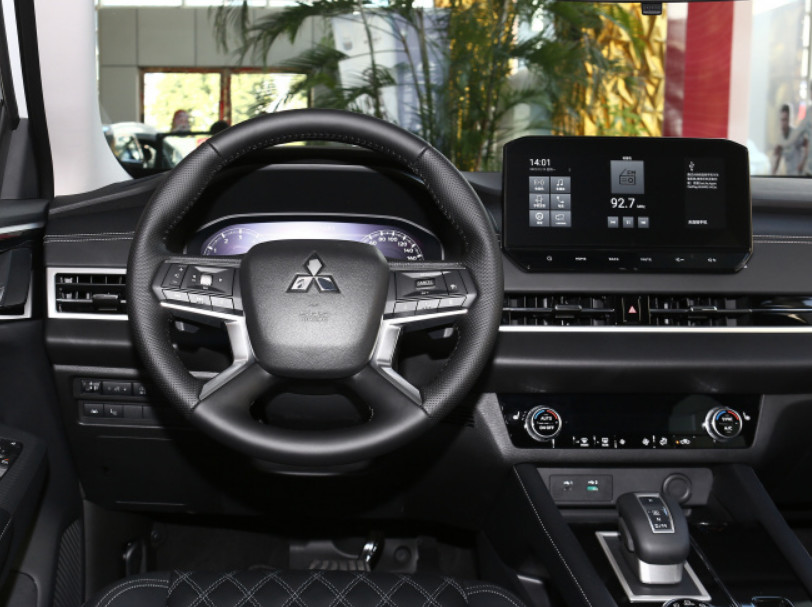 Outlander 2023 model 1.5t cvt two-wheel drive Zunyao version 7 seats Compact car