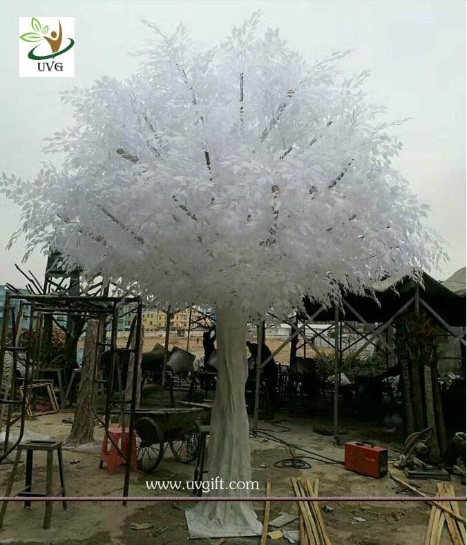 UVG indoor white big artificial banyan tree with silk leaves for winter wedding decorations GRE060