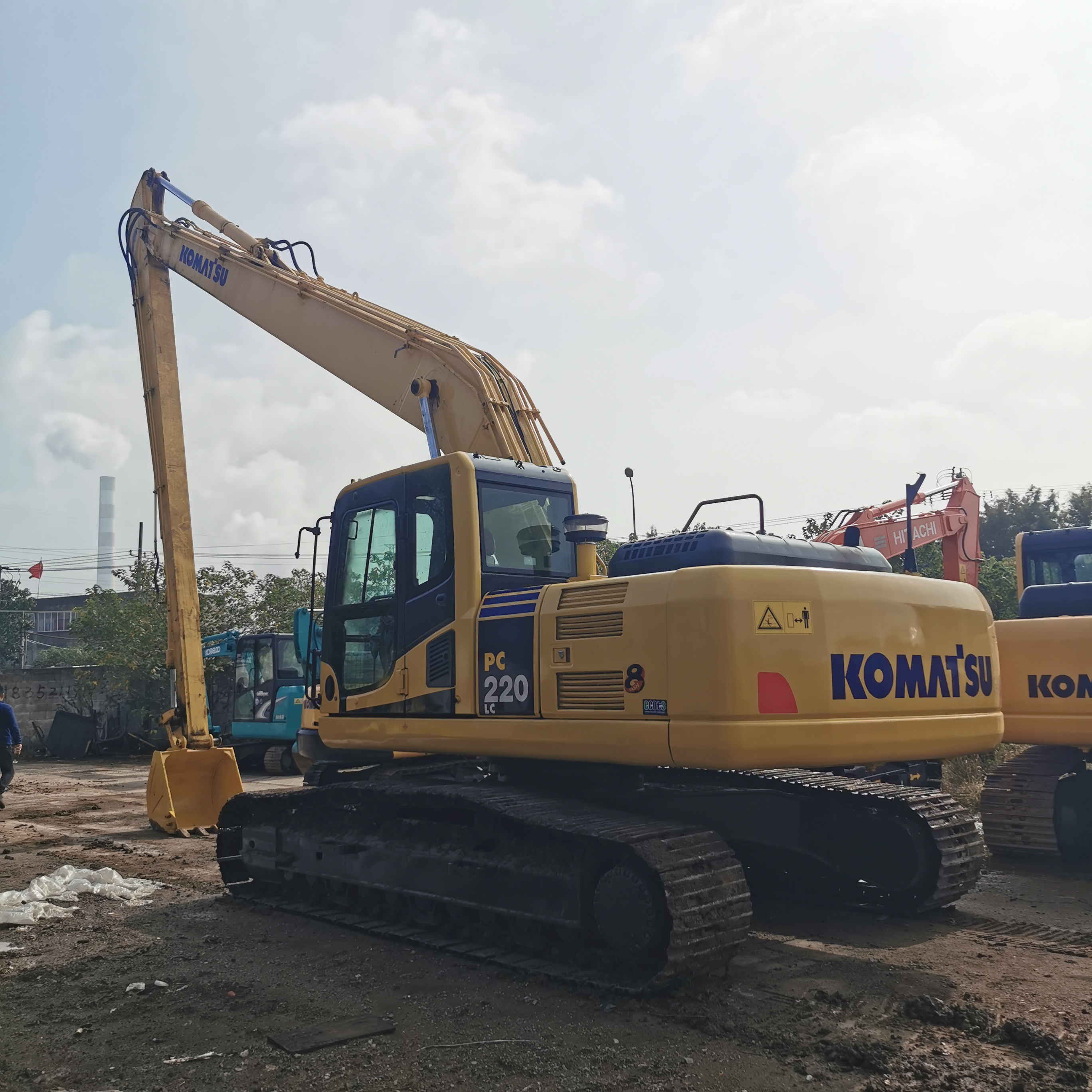 Used Kumatsu PC220 PC200 PC240 Crawler Excavator with 1m3 Bucket Capacity in Shanghai
