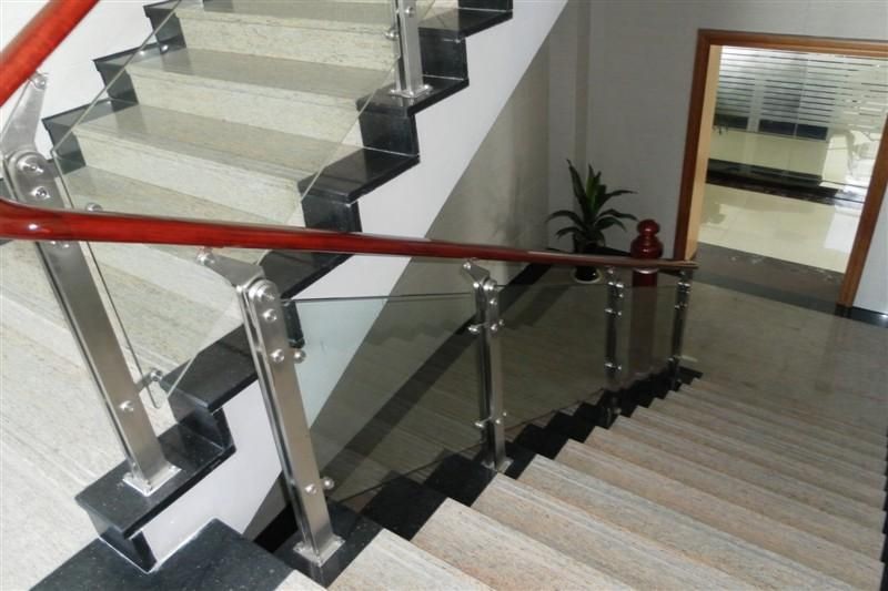 OEM&ODM Stainless steel balcony pipe railing baluster design
