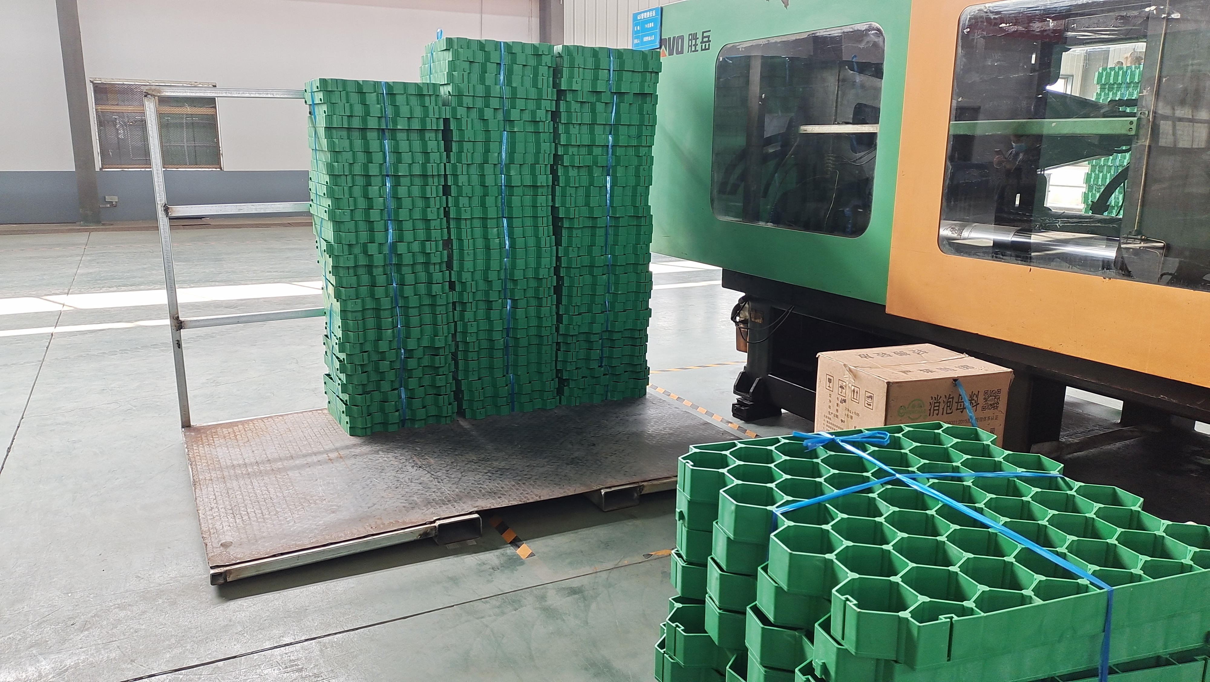 Green Parking and Garden Honeycomb Gravel Grass Paver Manufactured from HDPE Plastic